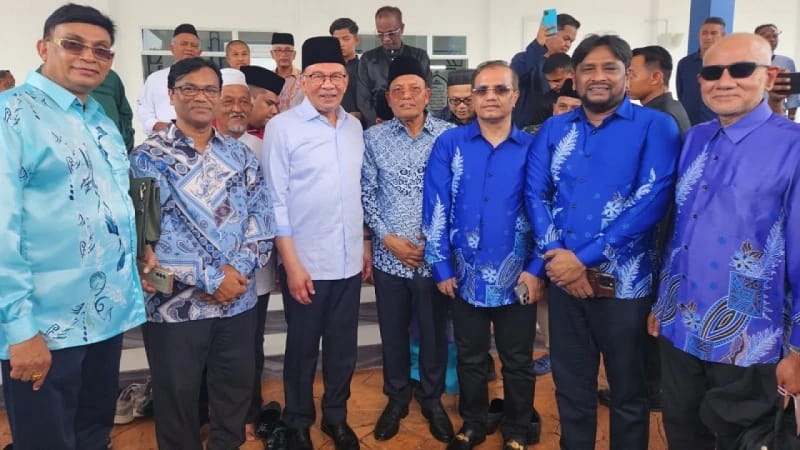 মালয়েশিয়ার প্রধানমন্ত্রীর সঙ্গে বৈঠক করেছেন ইউনিক হোটেলের এমডি